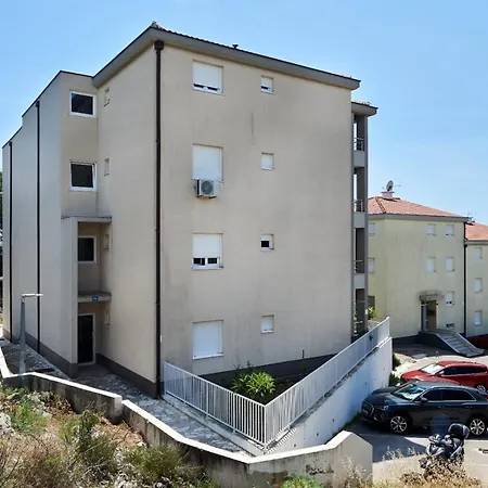 Studio Apartman Ela