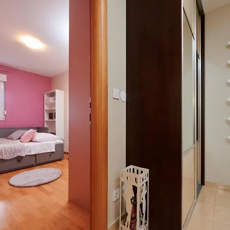 Studio Apartman Ela * Trogir