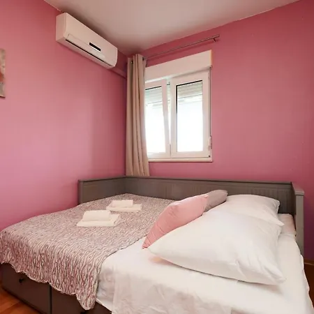 Apartment Studio Apartman Ela Trogir