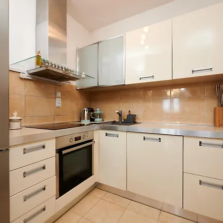 Studio Apartman Ela Apartment
