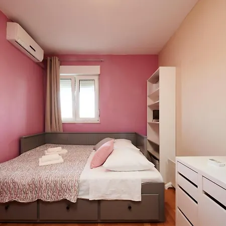 Studio Apartman Ela